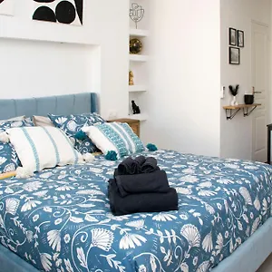 Apartment Au Pied Du Vieux-port Wifi Netflix, Marseille